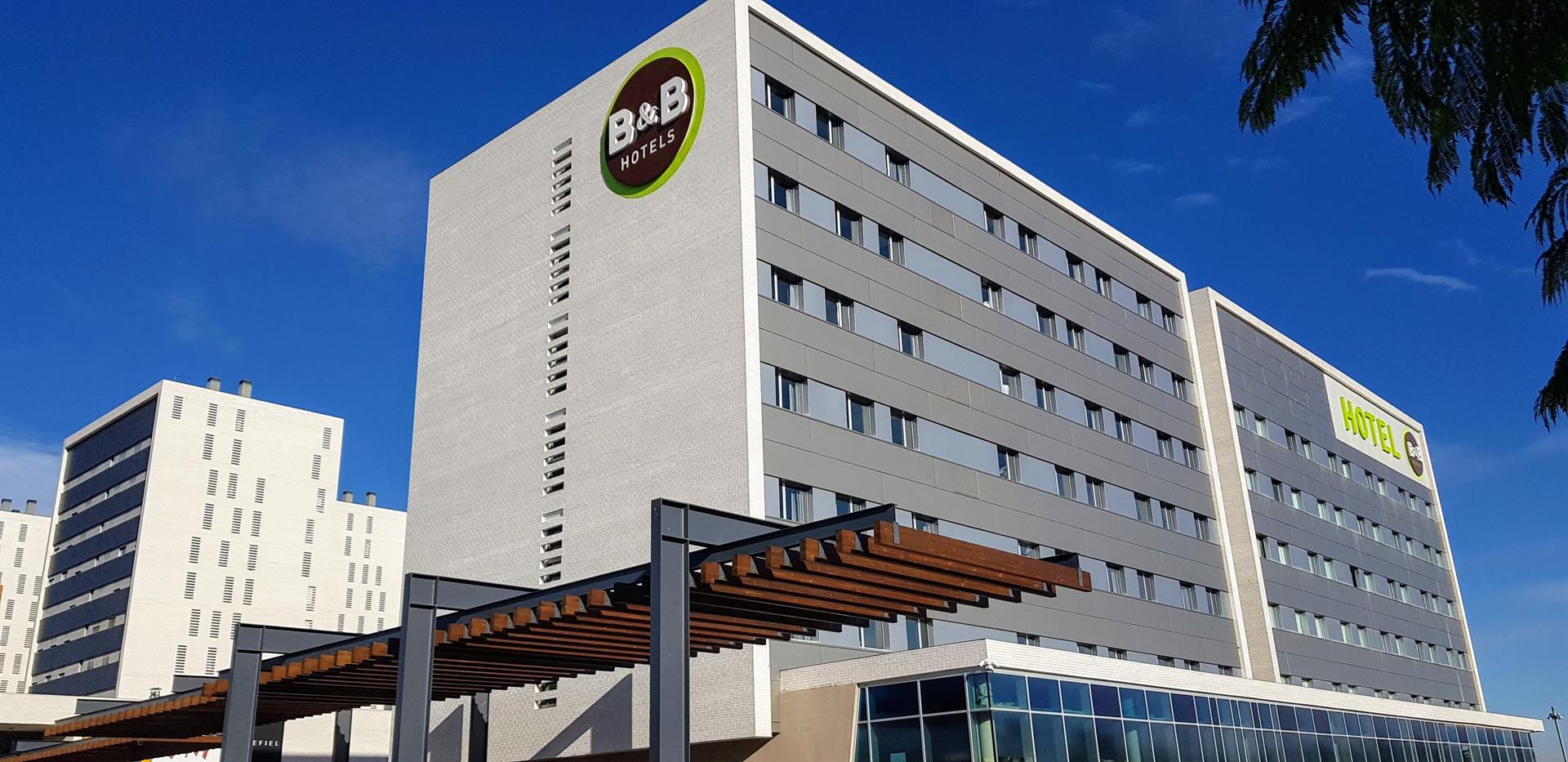 B&B Hotels Vende Su Hotel En Viladecans Al Fondo Corum Am