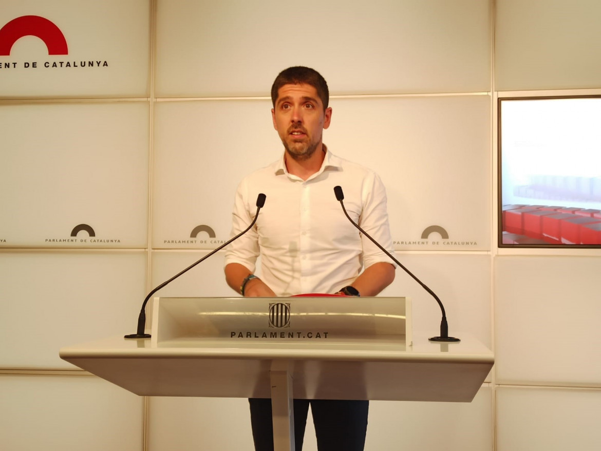 David Cid (comuns) en la roda de premsa al Parlament