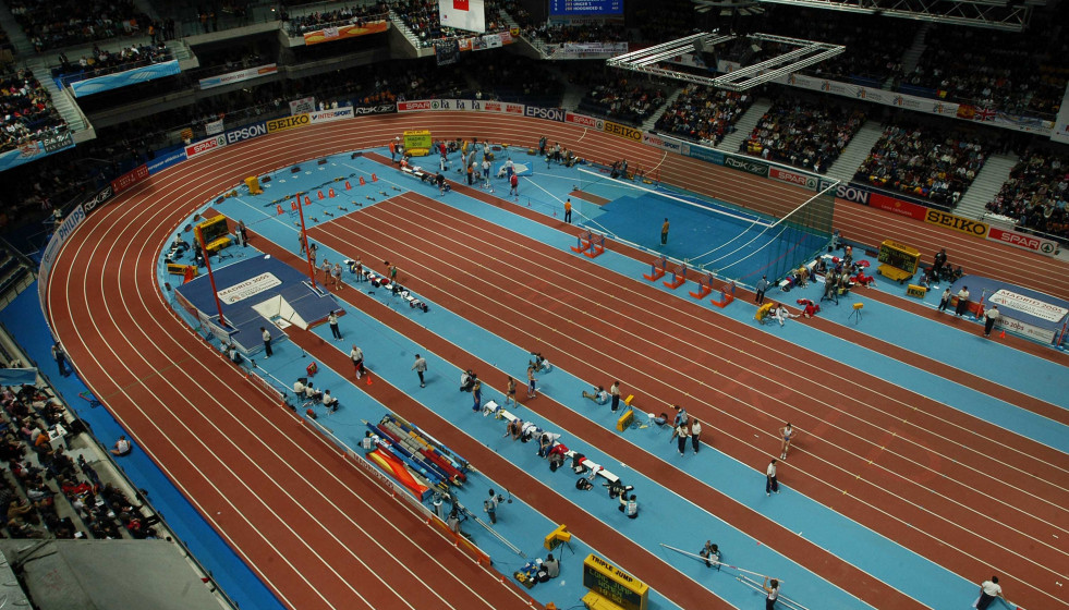 Pista De Atletismo En Un Polideportivo Municipal De Madrid