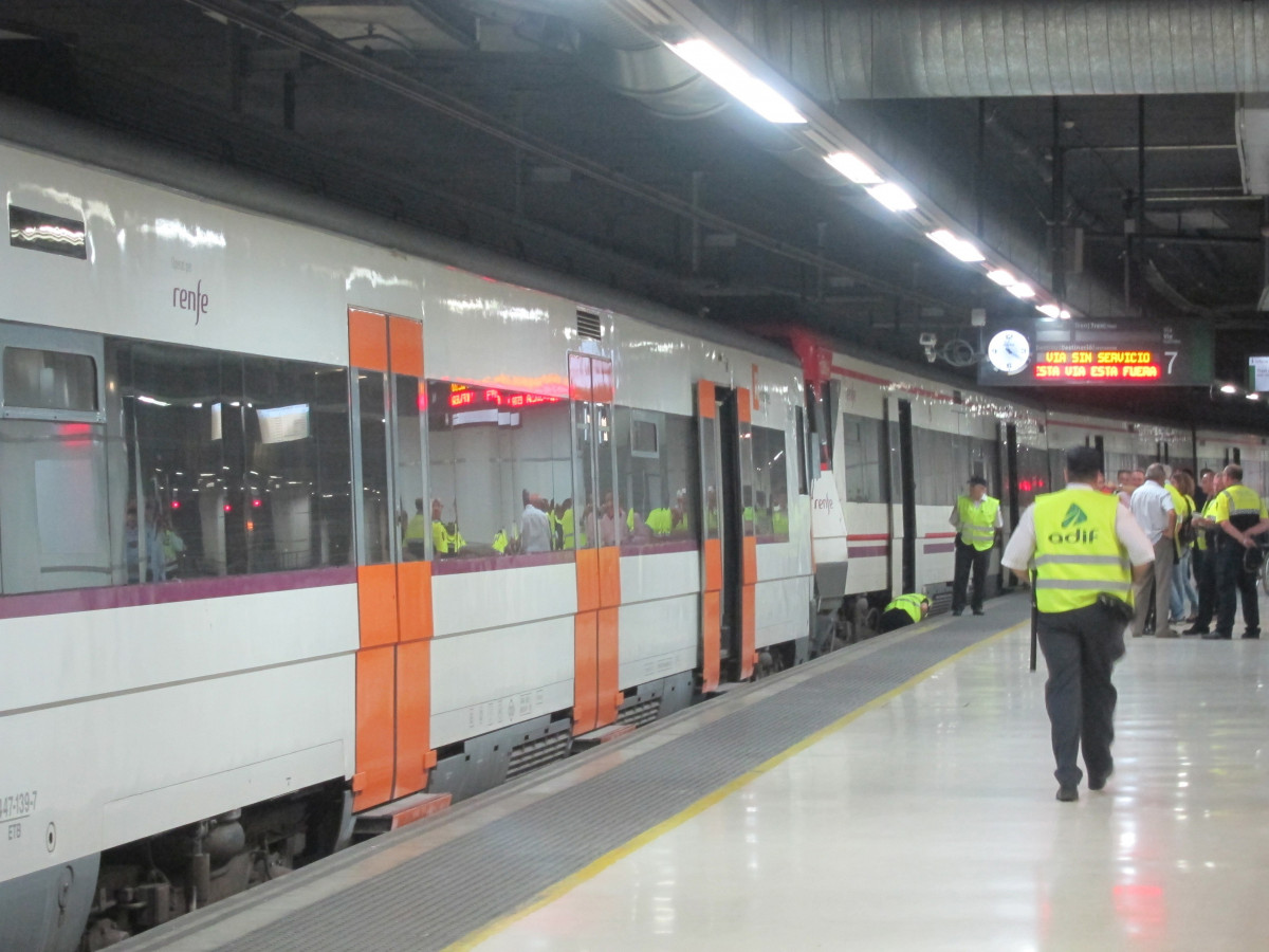 Archivo - Choque de 2 trenes Rodalies en la Estación de Sants