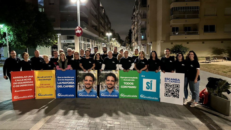 El candidato del PP en Castelldefels, Manu Reyes, inicia su campaña junto a Miguel Tellado