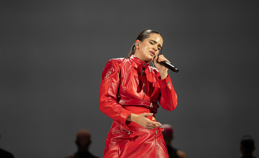 Archivo - La cantante Rosalía actúa dentro de su gira ‘Motomami Tour’ en el Palau Sant Jordi, a 23 de julio de 2022, en Barcelona