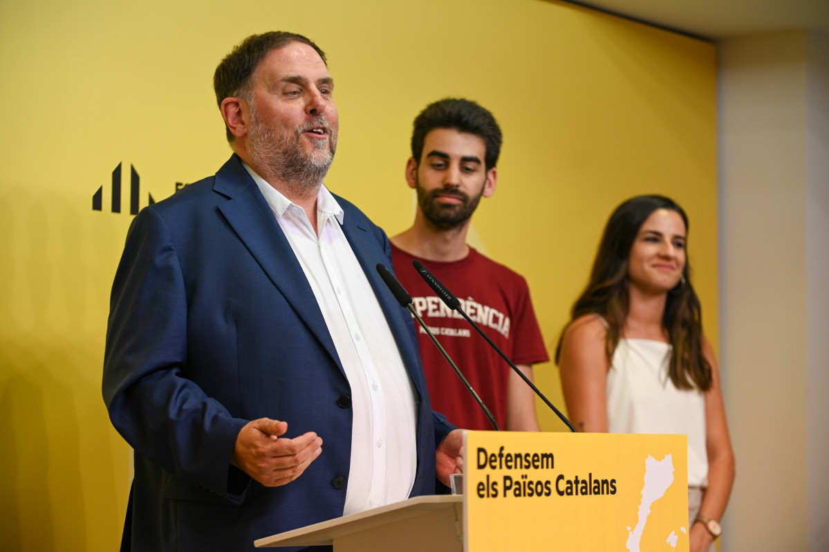 El líder de ERC, Oriol Junqueras, junto a los candidatos al 23J Biel Cursach y María Pérez.