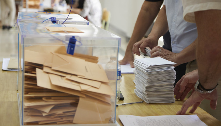 EuropaPress 5899618 mesa electoral comienza contabilizar votos
