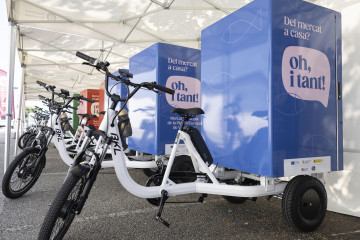Triciclos eléctricos que se entregarán a los mercados municipales de la demarcación.