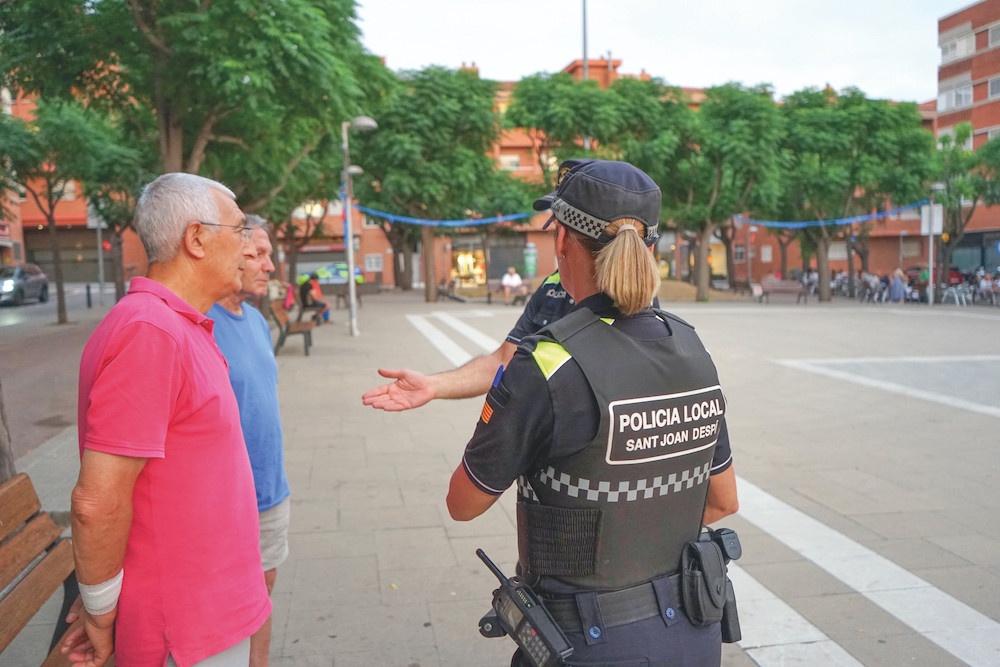 Policia patrullant