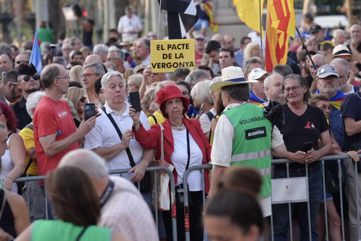 EuropaPress 6145245 decenas personas concentracion recibir expresidente generalitat carles