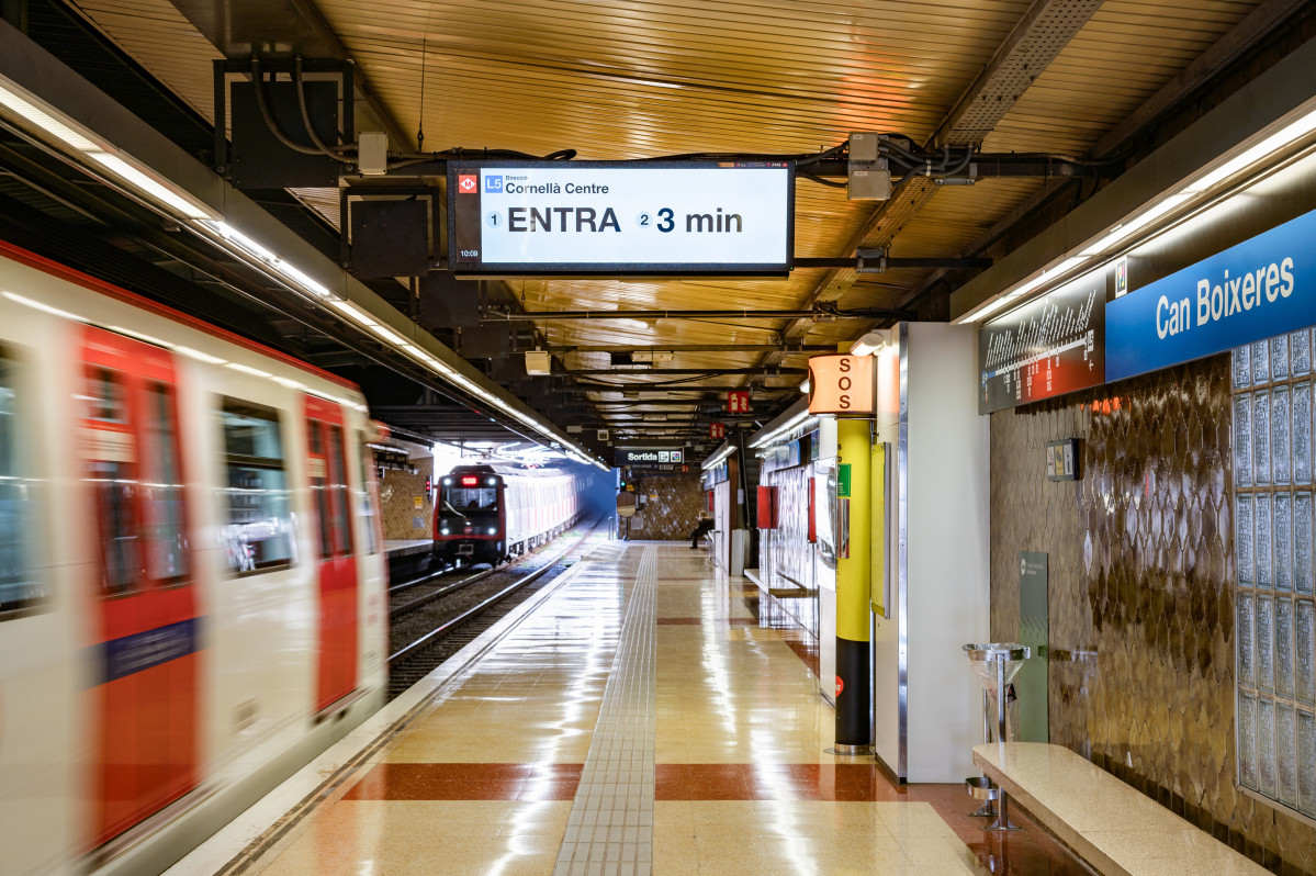 EuropaPress 5948578 nuevas pantallas metro barcelona estacion cornella centre