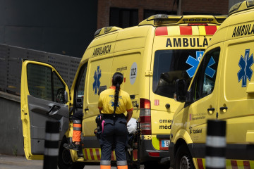 EuropaPress 6092902 sanitarios trabajan ambulancia 16 julio 2024 barcelona catalunya espana