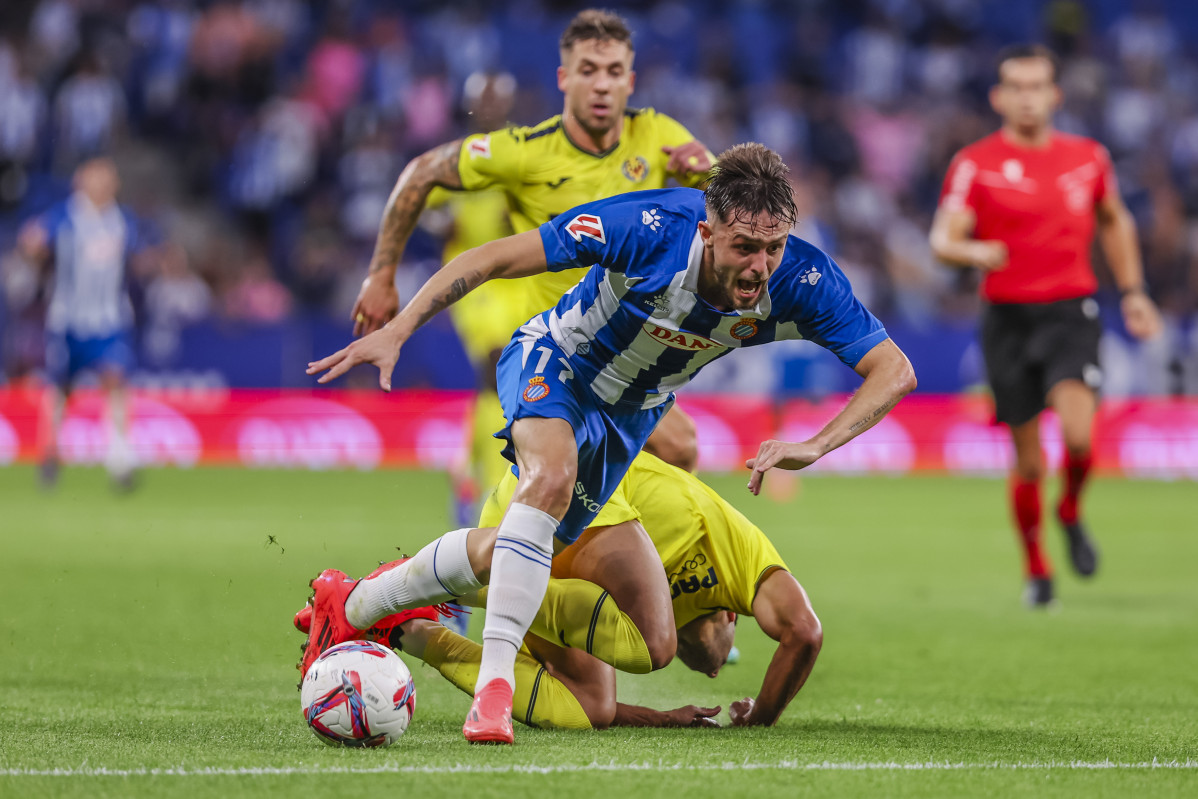 EuropaPress 6238612 jofre carreras of rcd espanyol and ayoze perez of villarreal cf in action