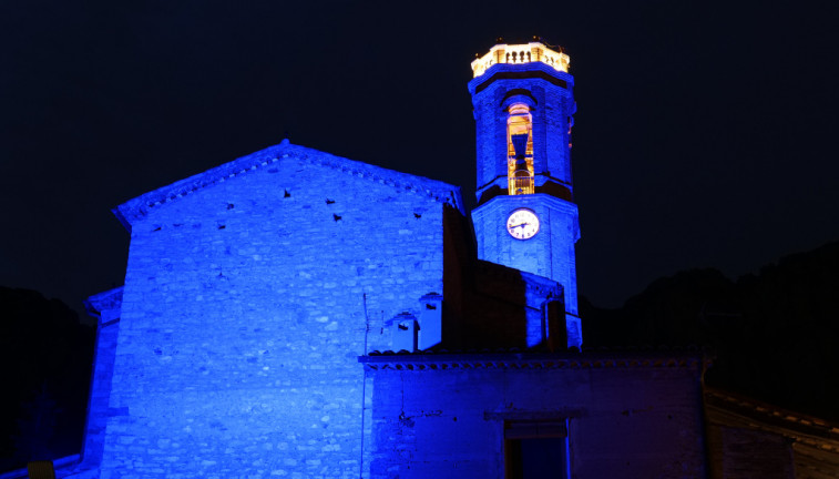 Iglesia sant corneli iluminada azul 5 2