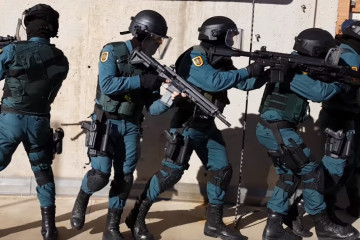 (Guardia Civil) Mannequin Challenge UAR (Unidad de Acción Rápida)  Guardia Civil. Rapel