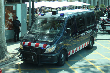 Mossos d'Esquadra Mercedes Benz Sprinter (17238953482)