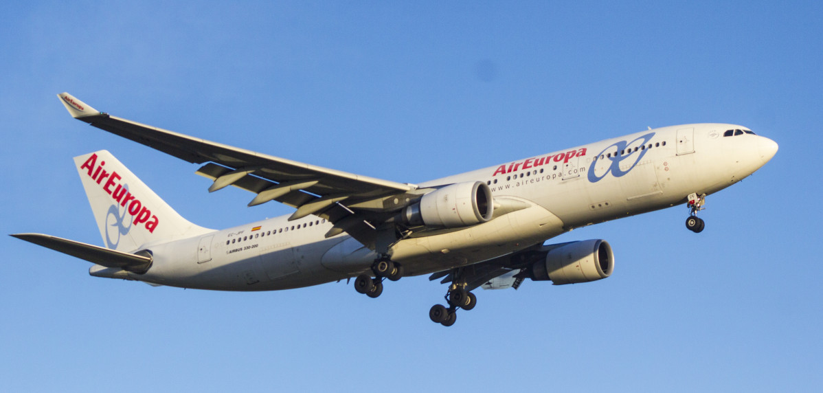 Airbus 330 200 EC JPF Barcelona El Prat (16355076464)