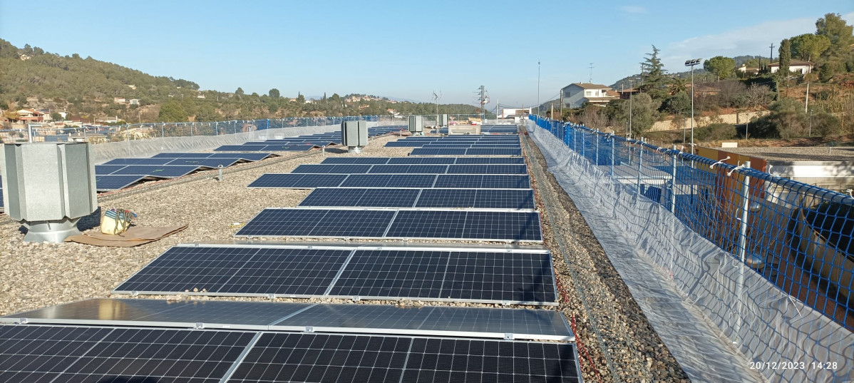 Instalacion placas solares instituto joan margarit corbera creu de saba olesa montserrat