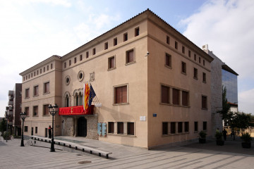 Ayuntament Cornellá (vista lateral)