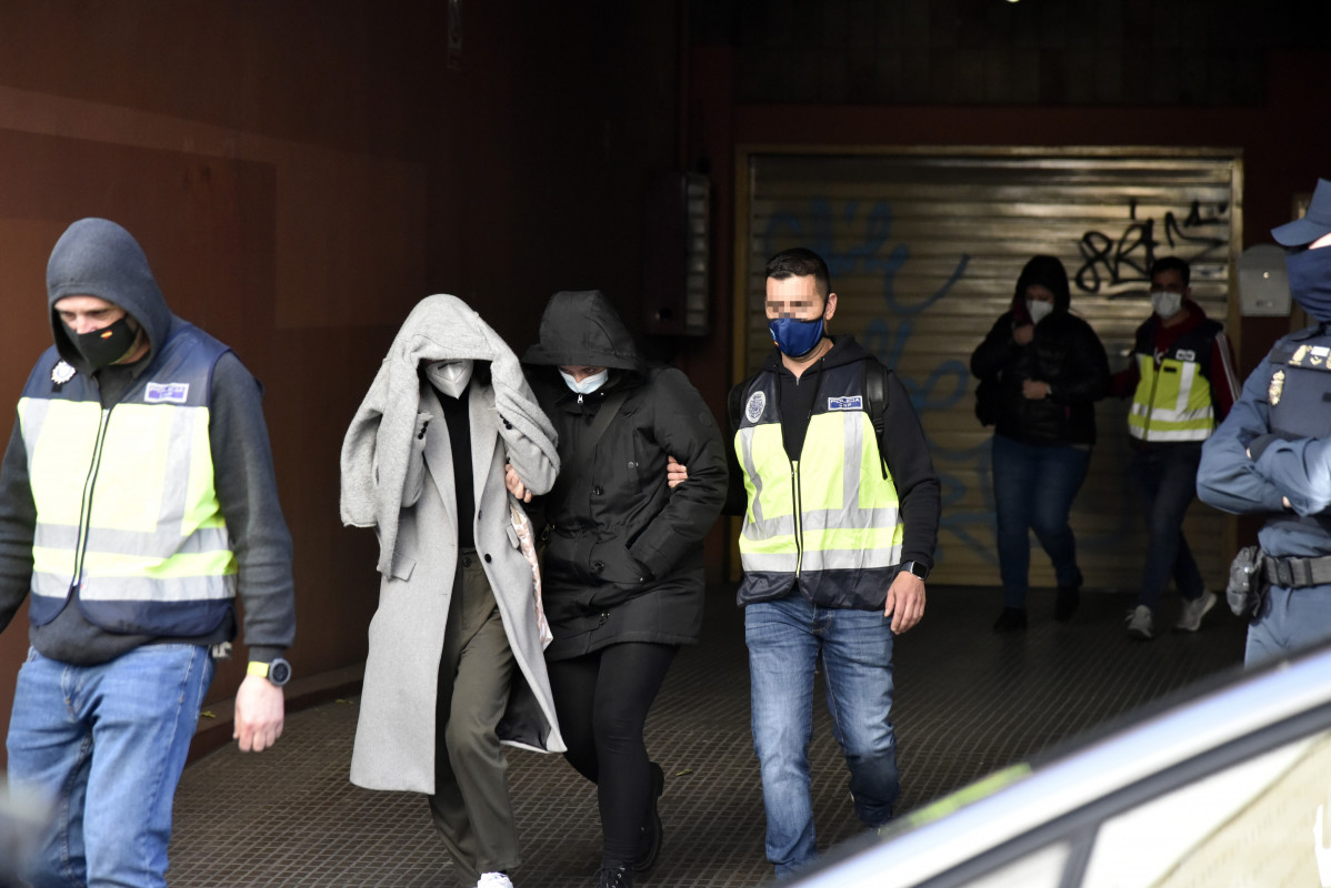 Dos de los detenidos por los agentes de la Unidad contra la Delincuencia Económica y Fiscal (UDEF) de la Policía Nacional, después del registro en la concejalía de Deportes del Ayuntamiento de Cornellà del Llobregat, a 14 de febrero de 2022, en Cornellà,