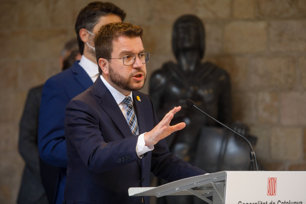 El presidente de la Generalitat, Pere Aragonès, comparece tras valorar el supuesto caso de espionaje a independentistas, en el Palau de la Generalitat, a 19 de abril de 2022, en Barcelona, Cataluña (España).